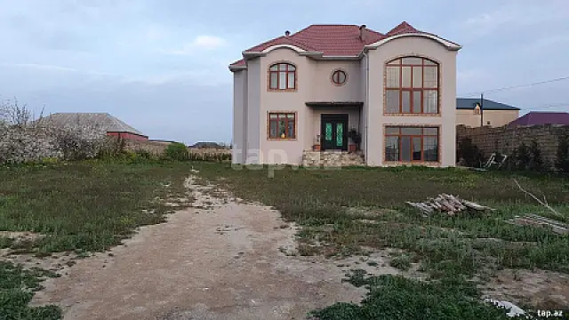Satılır 6 otaqlı həyət evi 400 m²