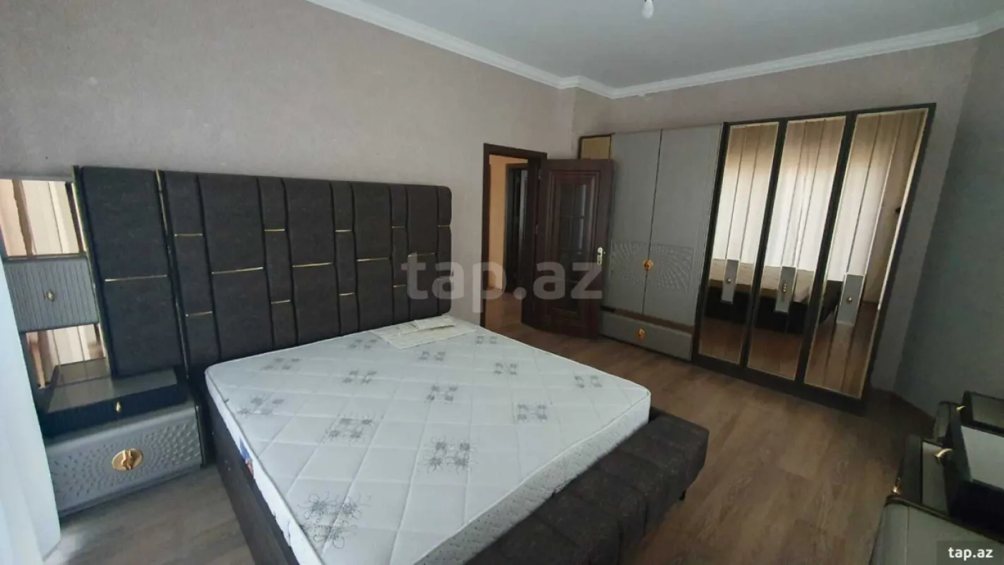 Satılır 6 otaqlı həyət evi 400 m²