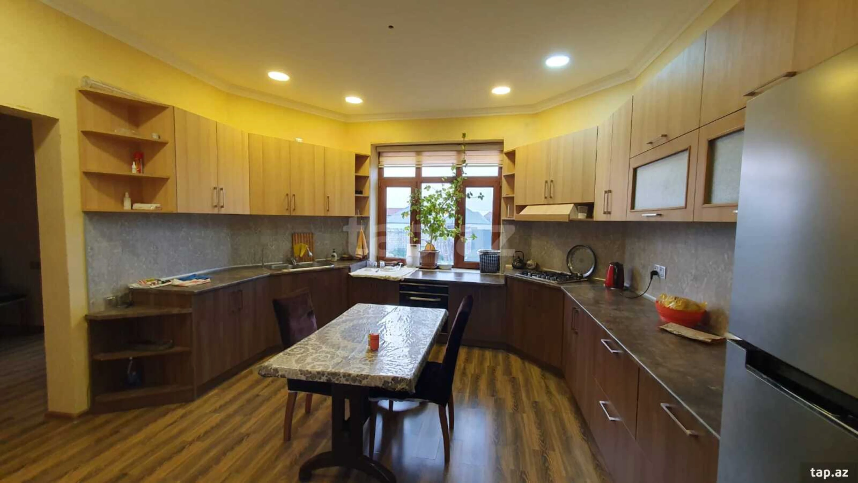 Satılır 6 otaqlı həyət evi 400 m²