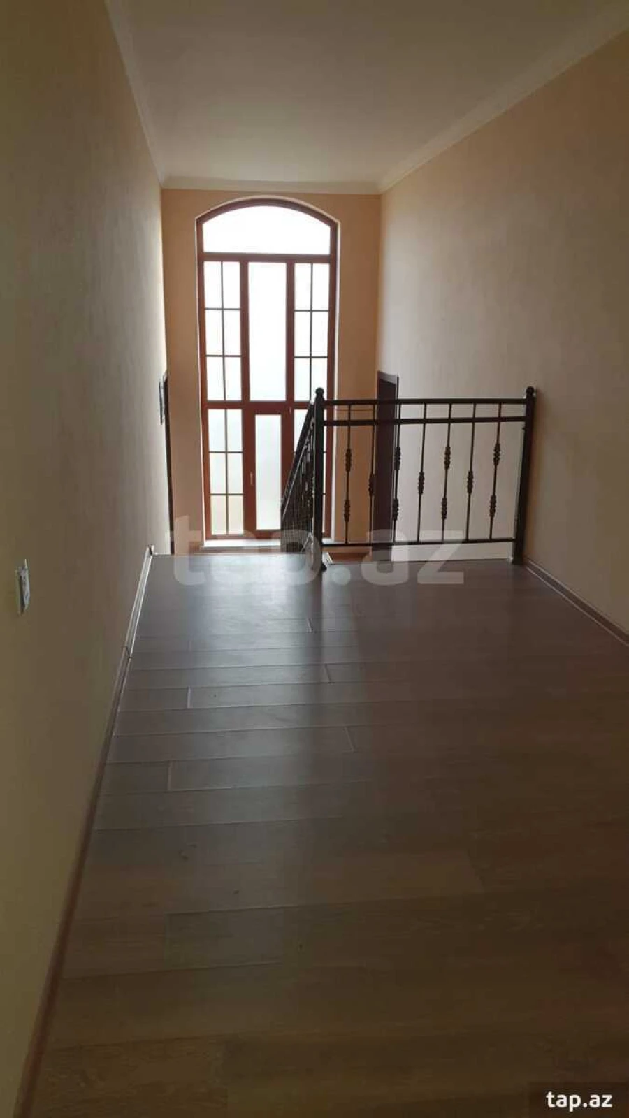 Satılır 6 otaqlı həyət evi 400 m²