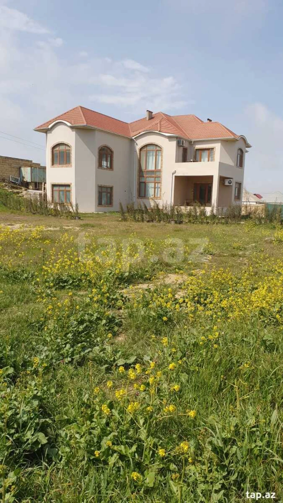 Satılır 6 otaqlı həyət evi 400 m²