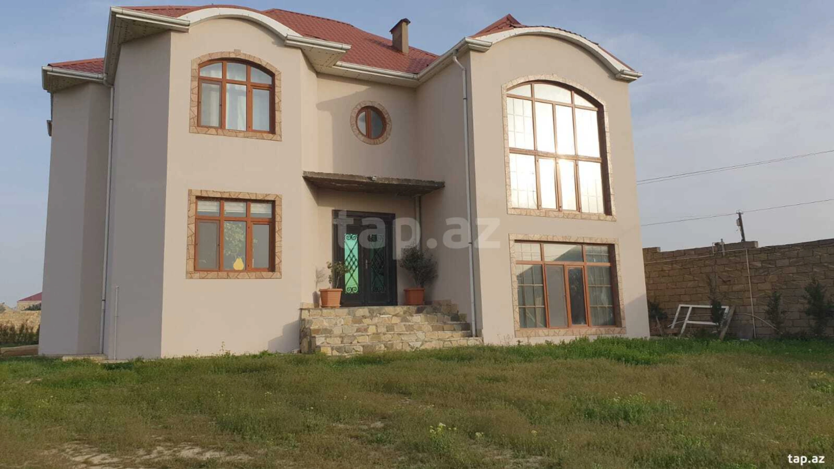 Satılır 6 otaqlı həyət evi 400 m²