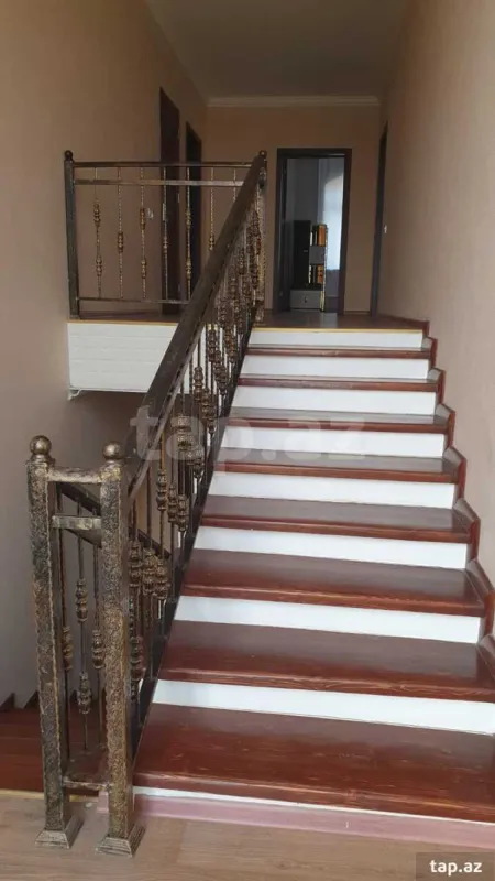 Satılır 6 otaqlı həyət evi 400 m²