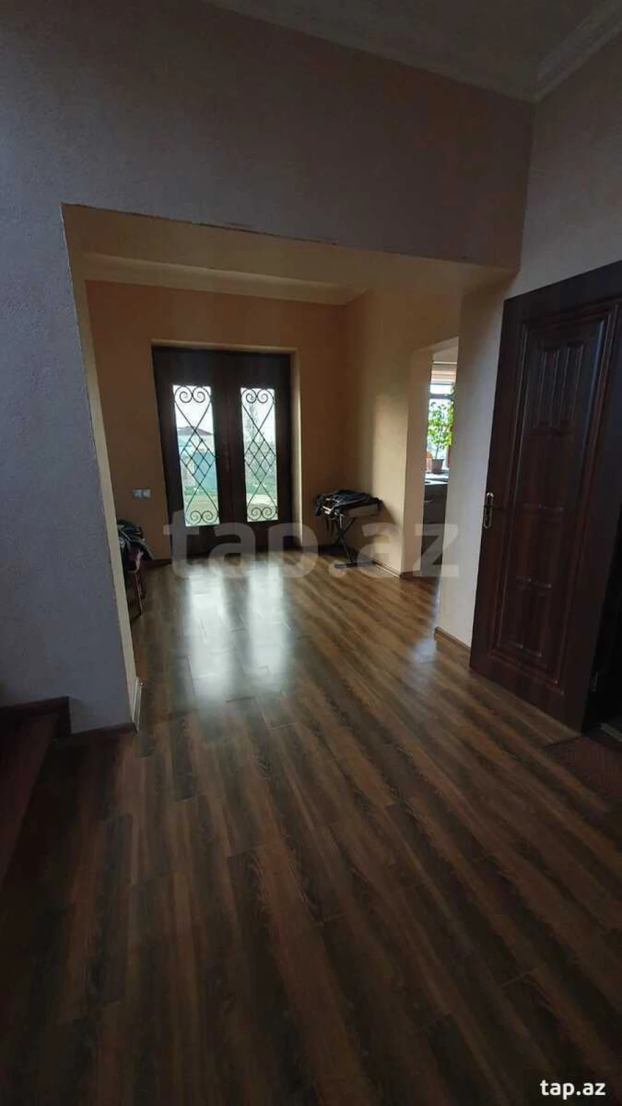 Satılır 6 otaqlı həyət evi 400 m²