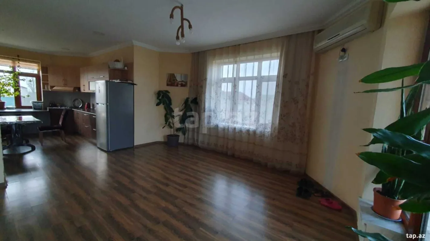 Satılır 6 otaqlı həyət evi 400 m²