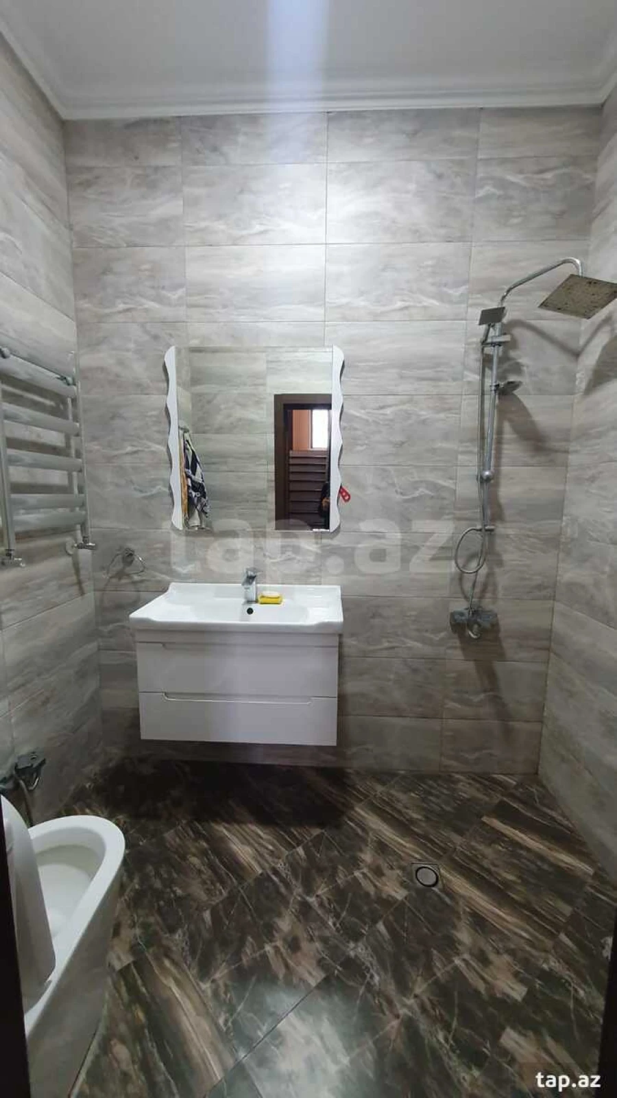 Satılır 6 otaqlı həyət evi 400 m²