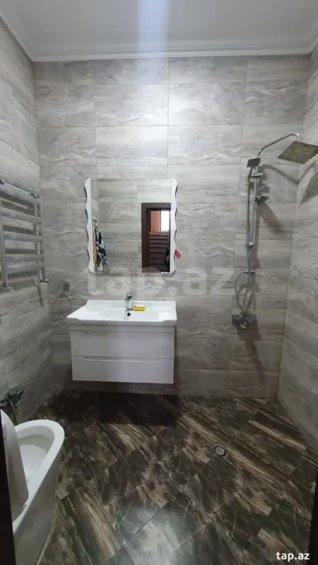 Satılır 6 otaqlı həyət evi 400 m²