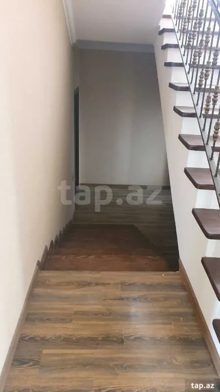 Satılır 6 otaqlı həyət evi 400 m²