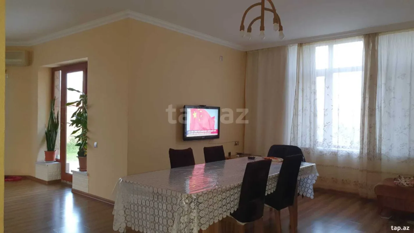 Satılır 6 otaqlı həyət evi 400 m²