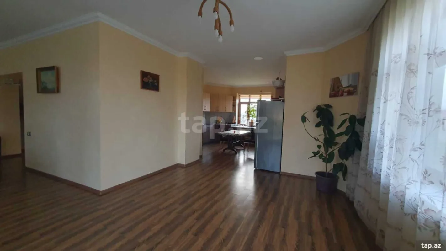 Satılır 6 otaqlı həyət evi 400 m²