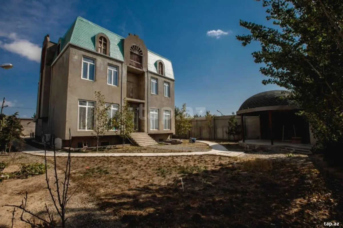 Satılır 6 otaqlı həyət evi 780 m²