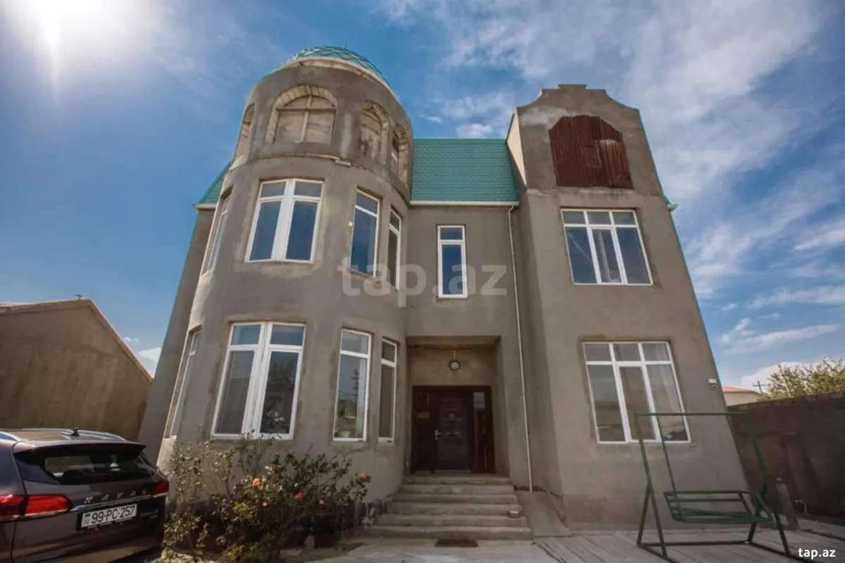 Satılır 6 otaqlı həyət evi 780 m²