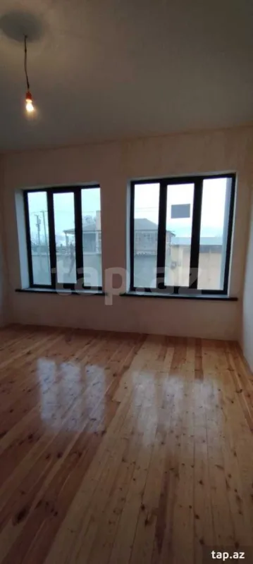 Satılır 4 otaqlı həyət evi 140 m²