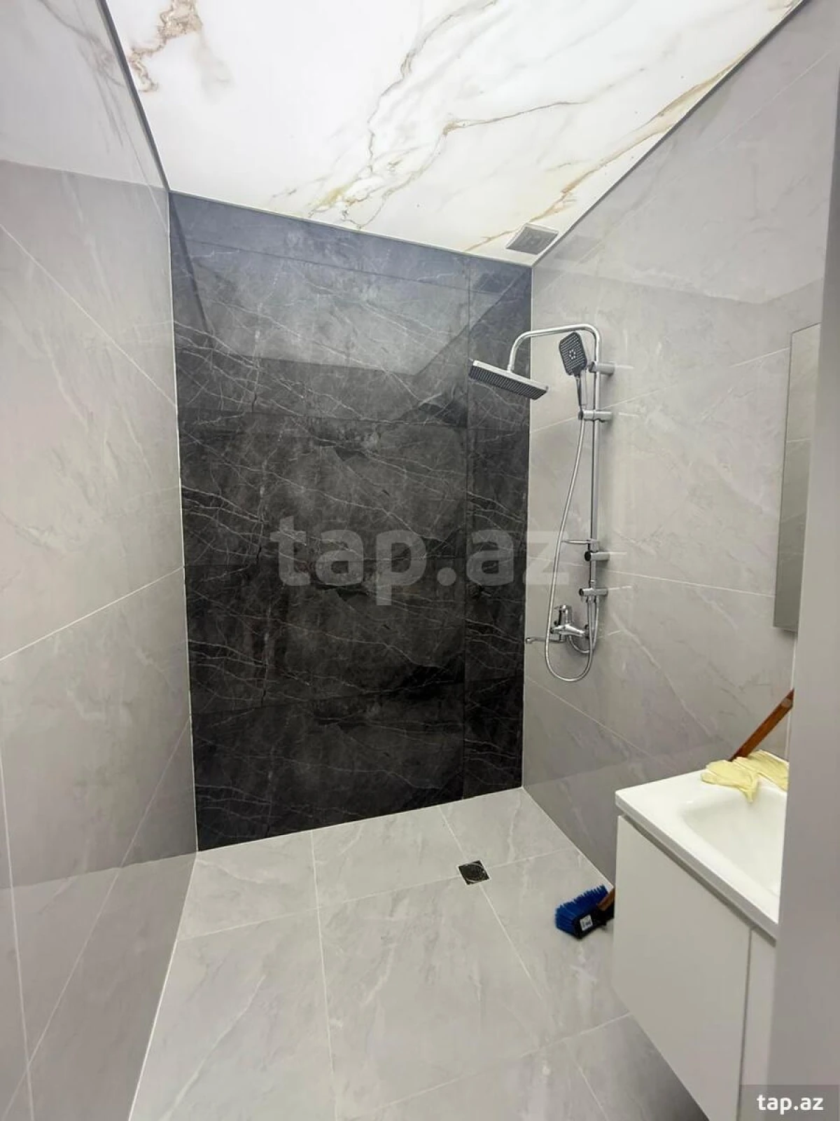 Satılır 2 otaqlı mənzil 58 m²