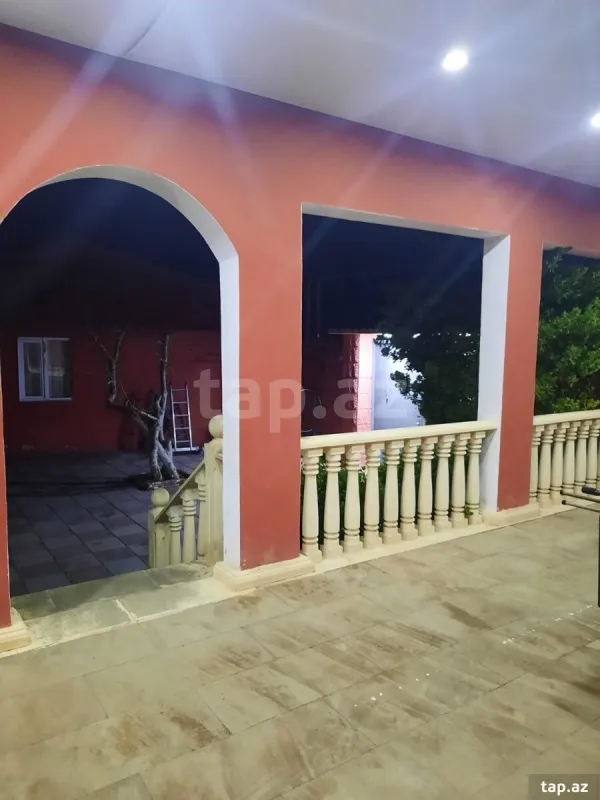 Satılır 7 otaqlı həyət evi 250 m²