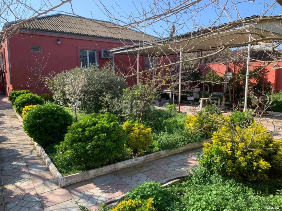 Satılır 7 otaqlı həyət evi 250 m²