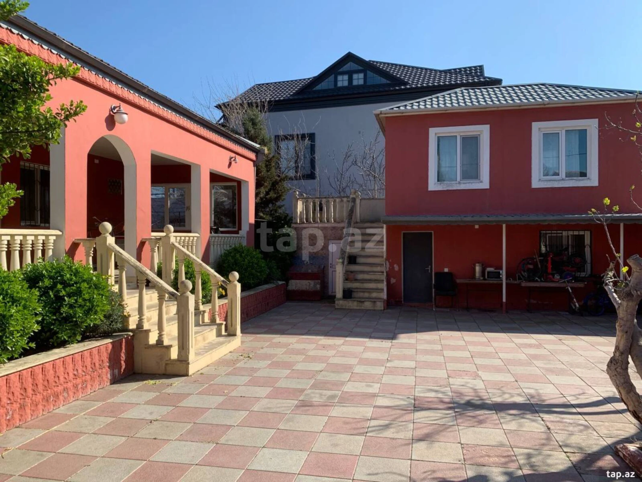 Satılır 7 otaqlı həyət evi 250 m²