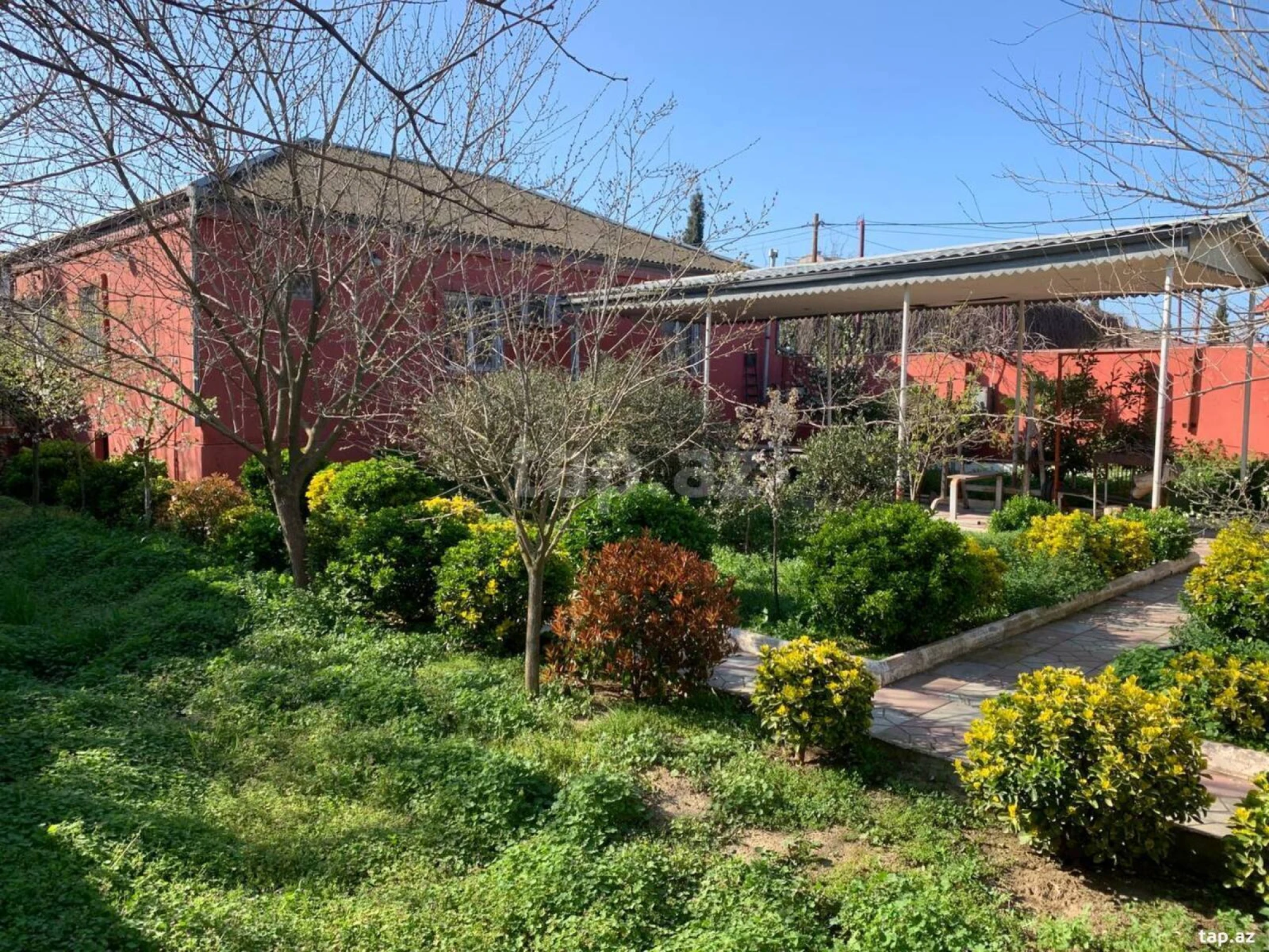 Satılır 7 otaqlı həyət evi 250 m²