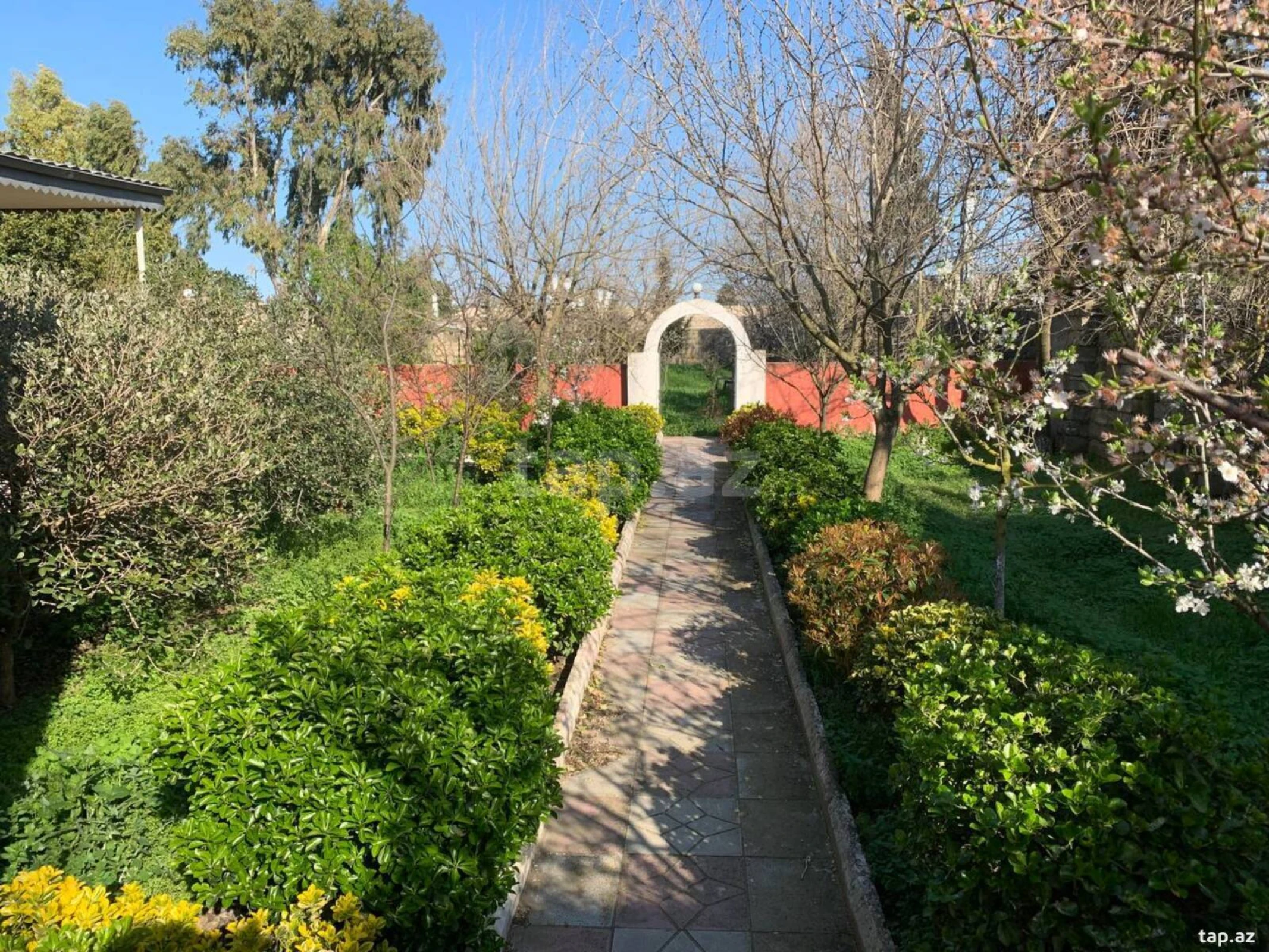 Satılır 7 otaqlı həyət evi 250 m²