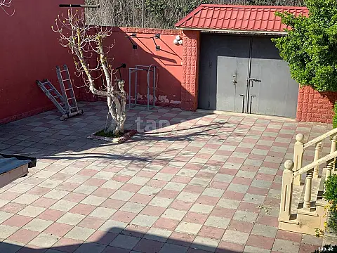 Satılır 7 otaqlı həyət evi 250 m²