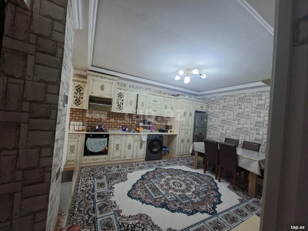 Satılır 4 otaqlı həyət evi 180 m²