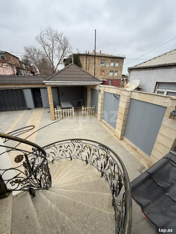 Satılır 5 otaqlı həyət evi 200 m²