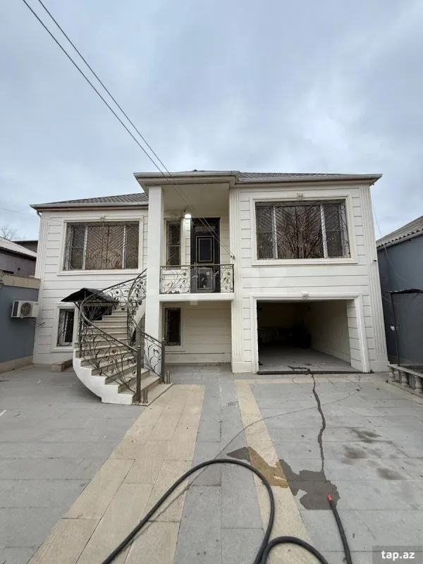 Satılır 5 otaqlı həyət evi 200 m²