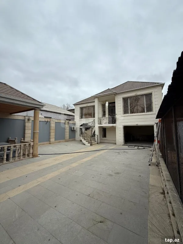 Satılır 5 otaqlı həyət evi 200 m²