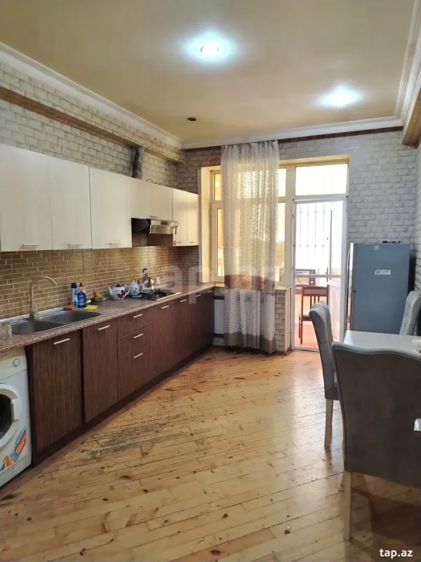 Kirayə verilir 3 otaqlı yeni tikili 95 m²