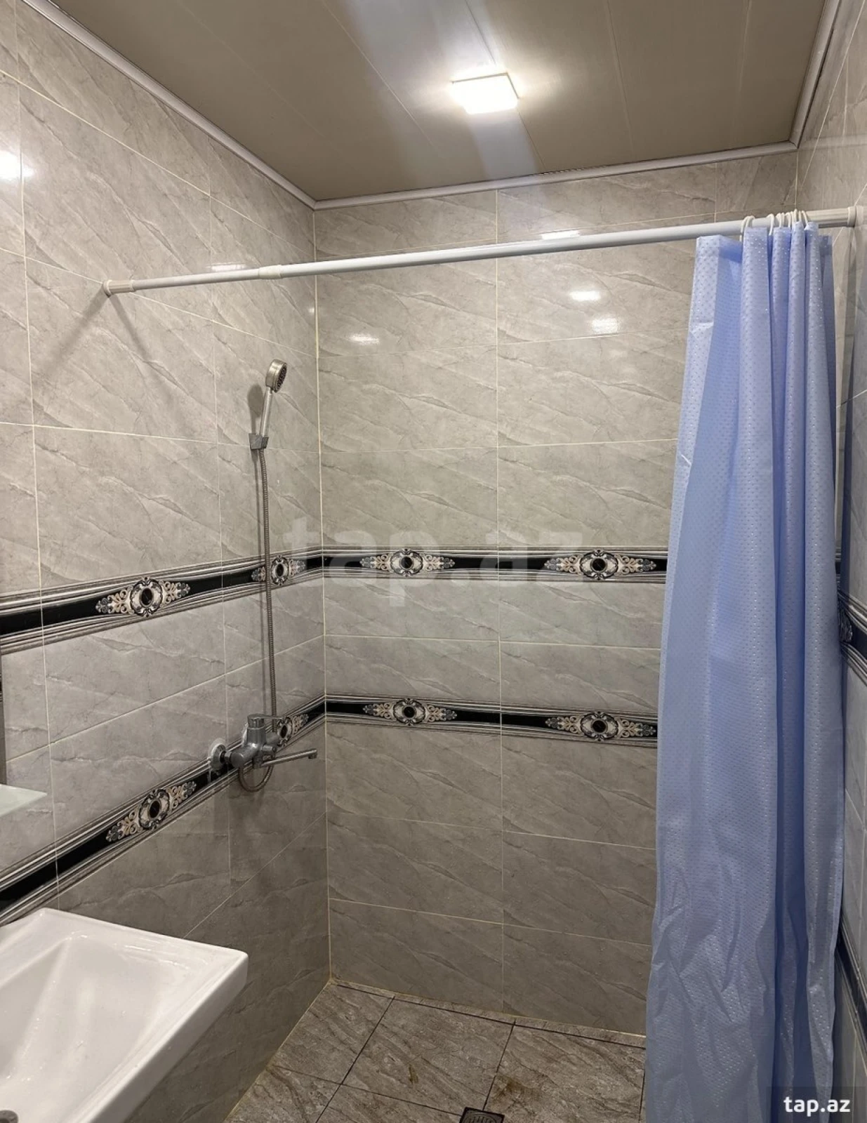 Kirayə verilir 2 otaqlı yeni tikili 64 m²