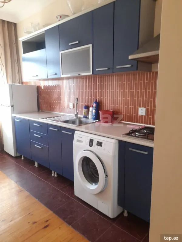 Kirayə verilir 3 otaqlı yeni tikili 150 m²