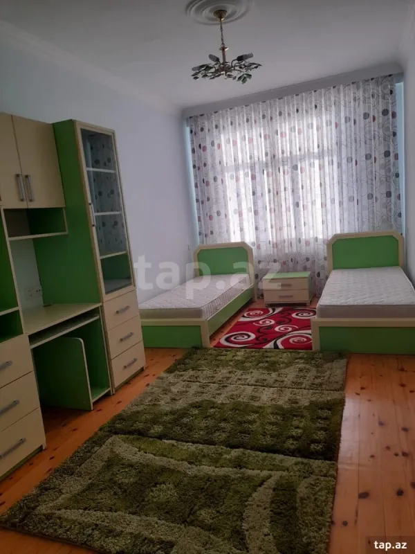 Kirayə verilir 3 otaqlı yeni tikili 150 m²