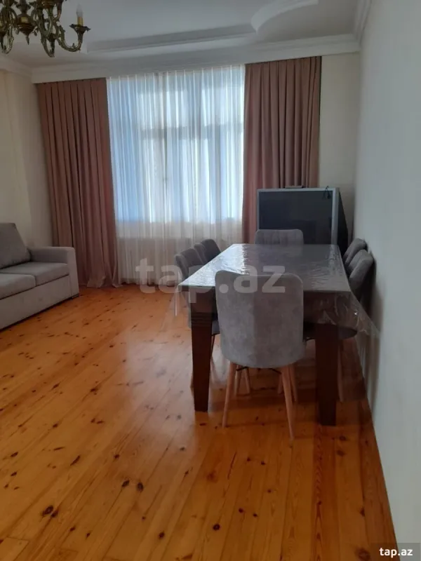 Kirayə verilir 3 otaqlı yeni tikili 150 m²