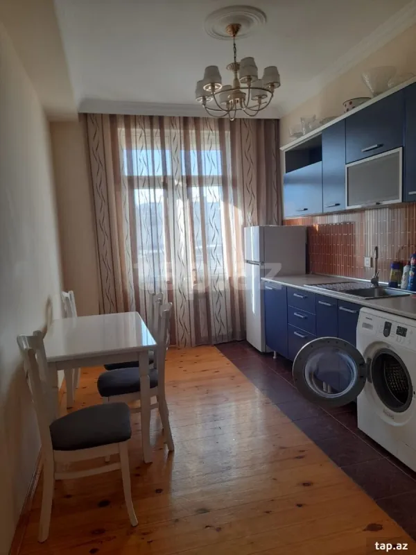 Kirayə verilir 3 otaqlı yeni tikili 150 m²
