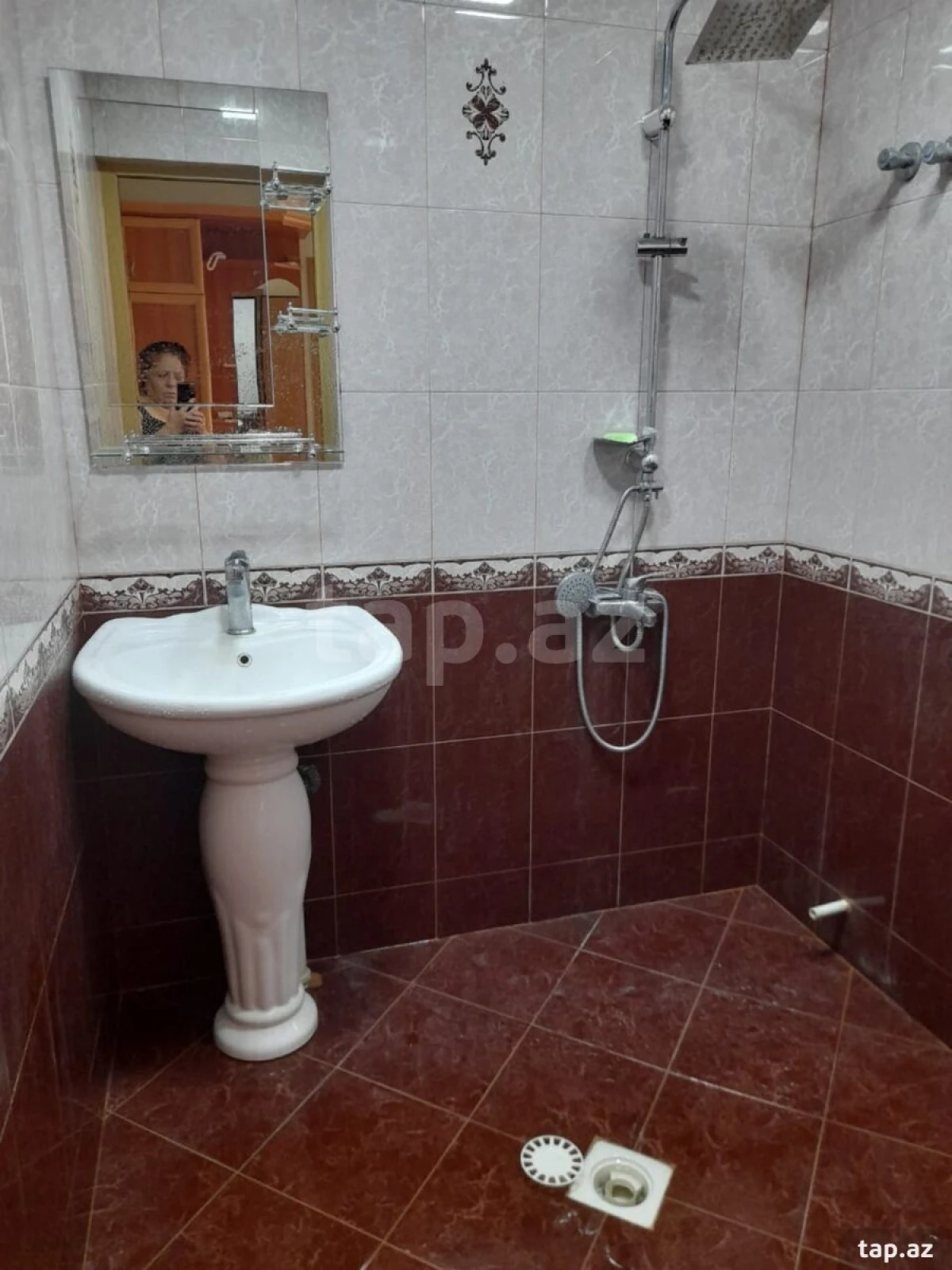 Kirayə verilir 3 otaqlı yeni tikili 150 m²