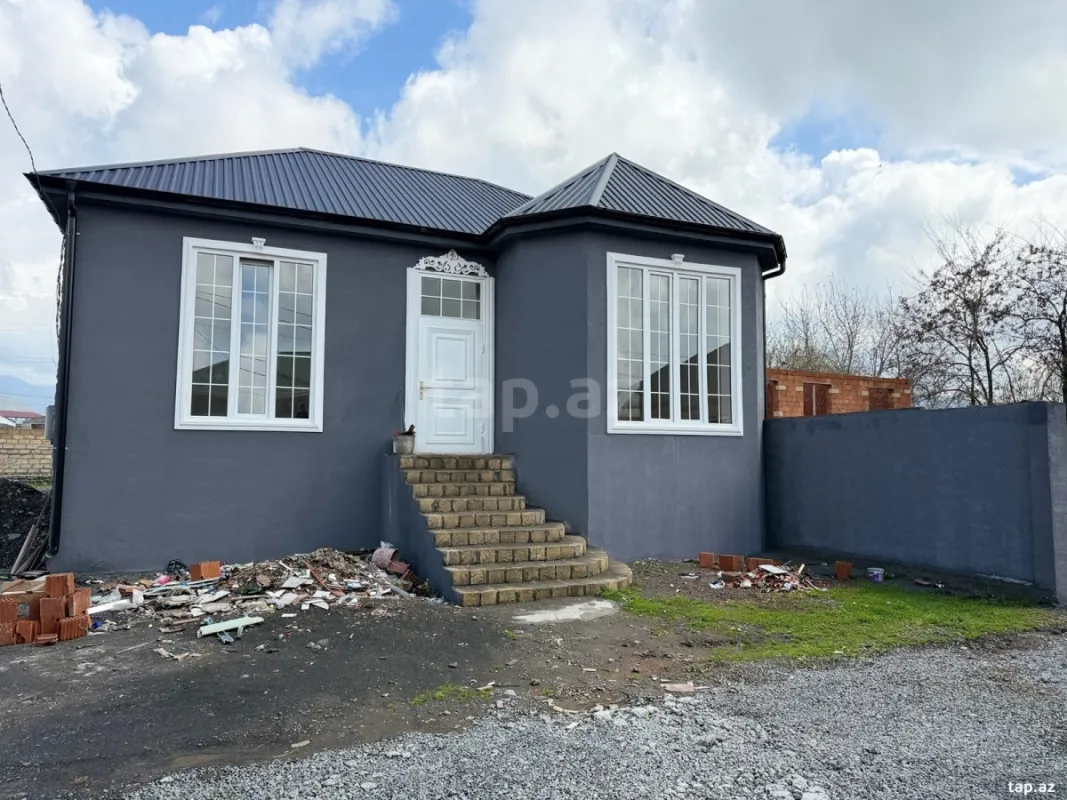 Satılır 4 otaqlı həyət evi 100 m²