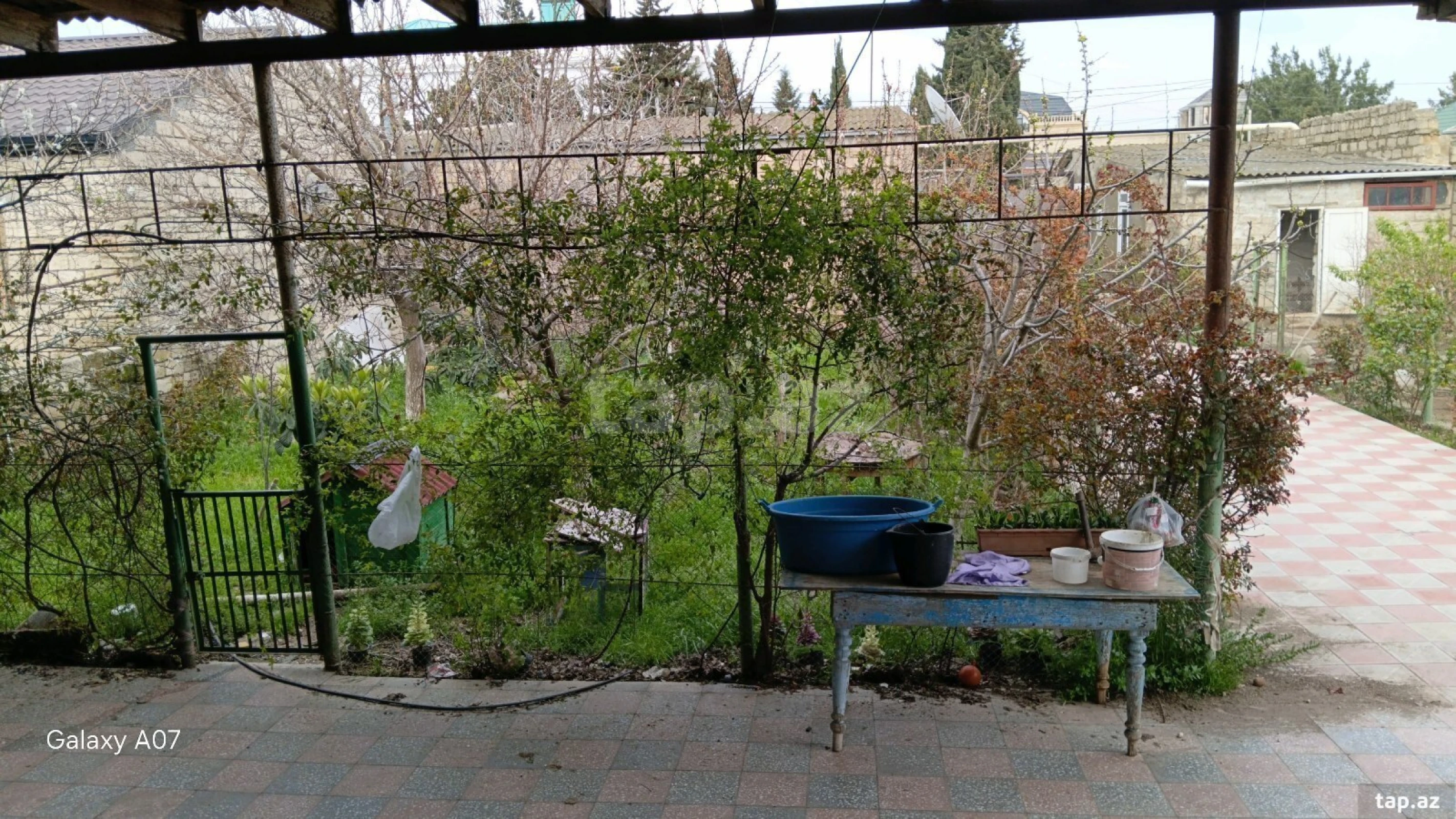 Satılır 10 otaqlı həyət evi 250 m²