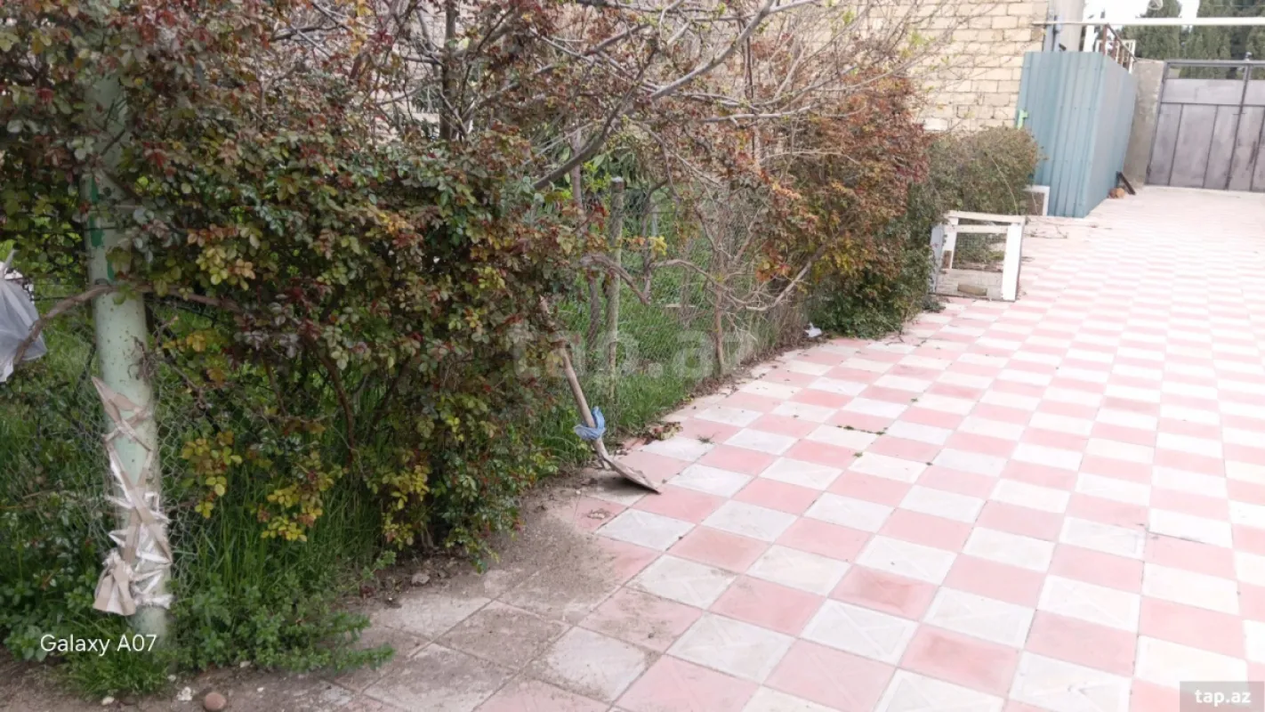 Satılır 10 otaqlı həyət evi 250 m²