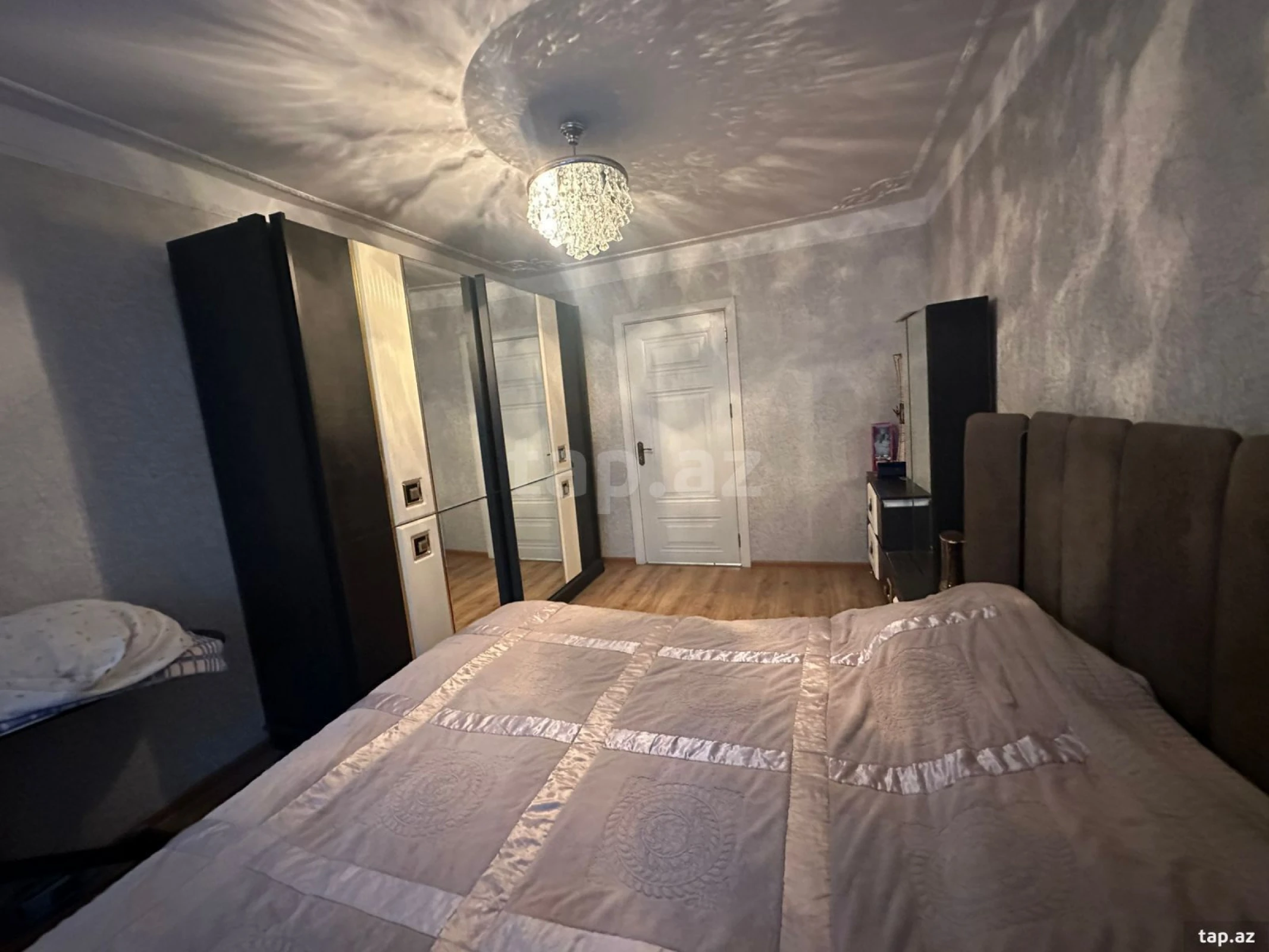 Satılır 2 otaqlı mənzil 90 m²