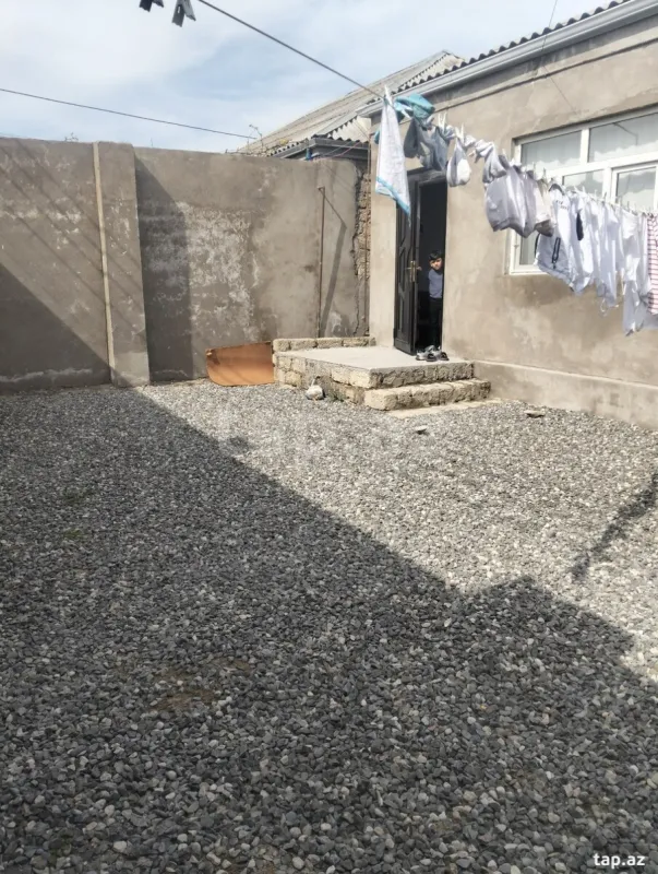 Satılır 4 otaqlı həyət evi 100 m²
