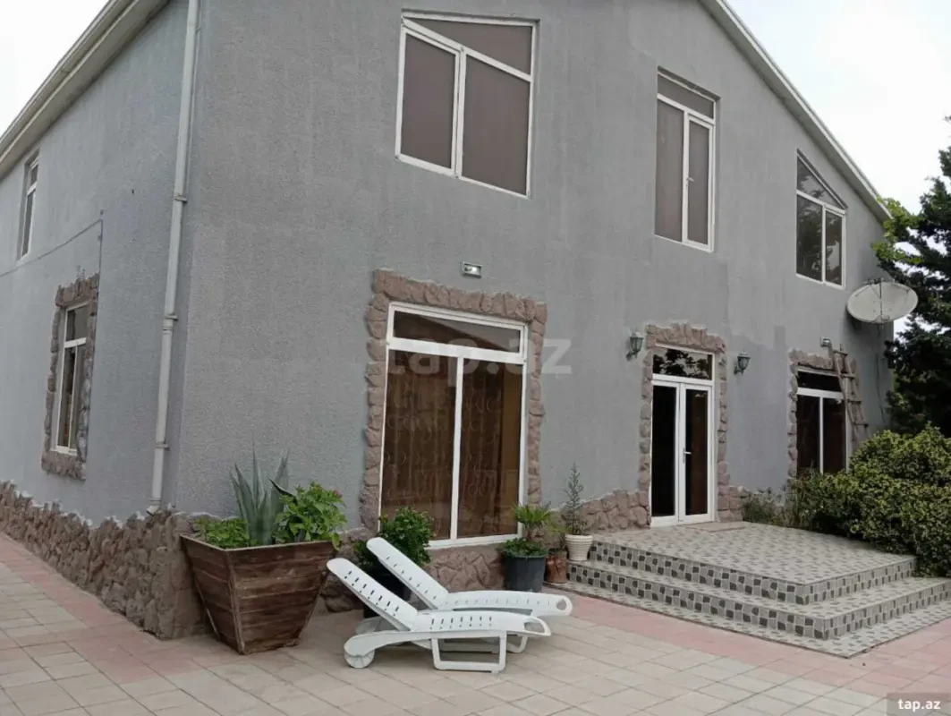 Satılır 8 otaqlı həyət evi 400 m²