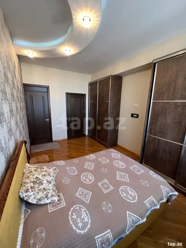 Satılır 3 otaqlı yeni tikili 135 m²