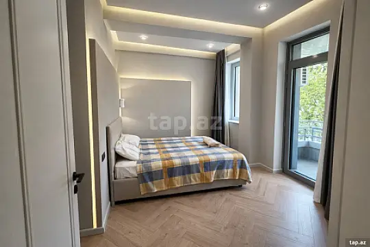 Satılır 2 otaqlı yeni tikili 101 m²