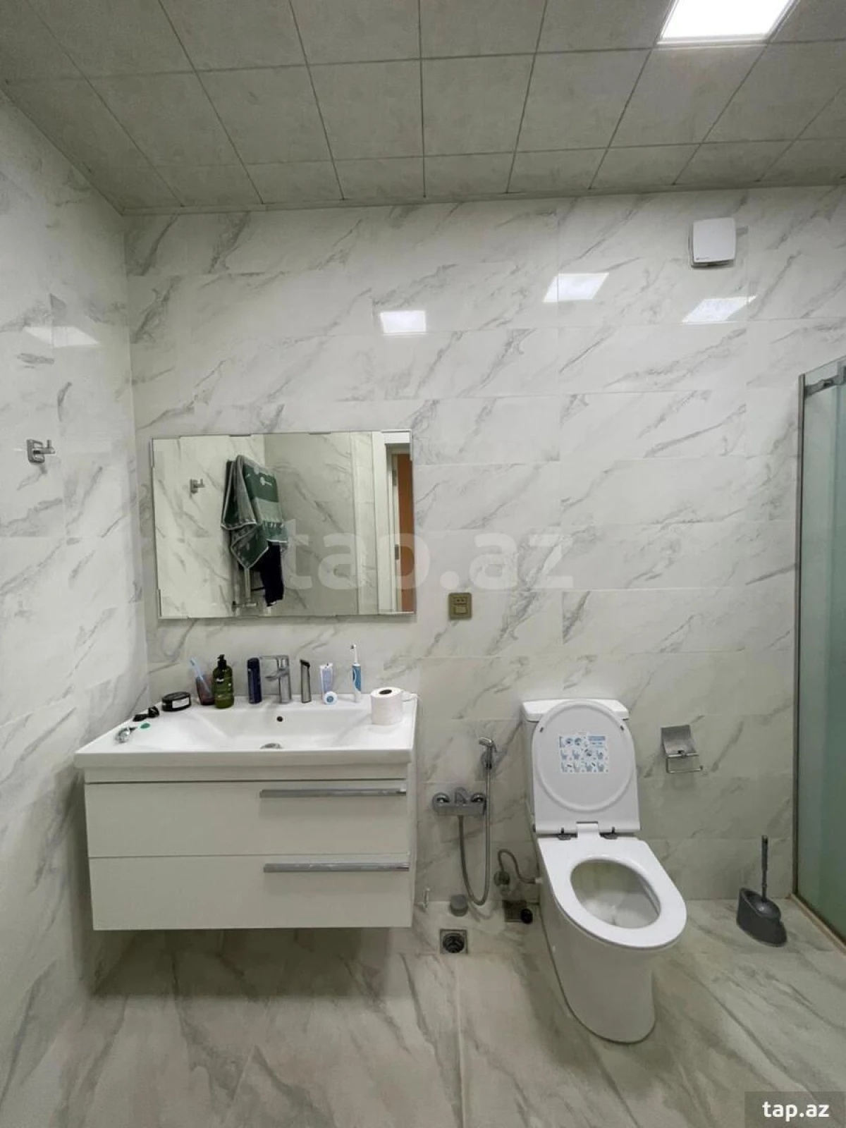 Kirayə verilir 3 otaqlı yeni tikili 140 m²