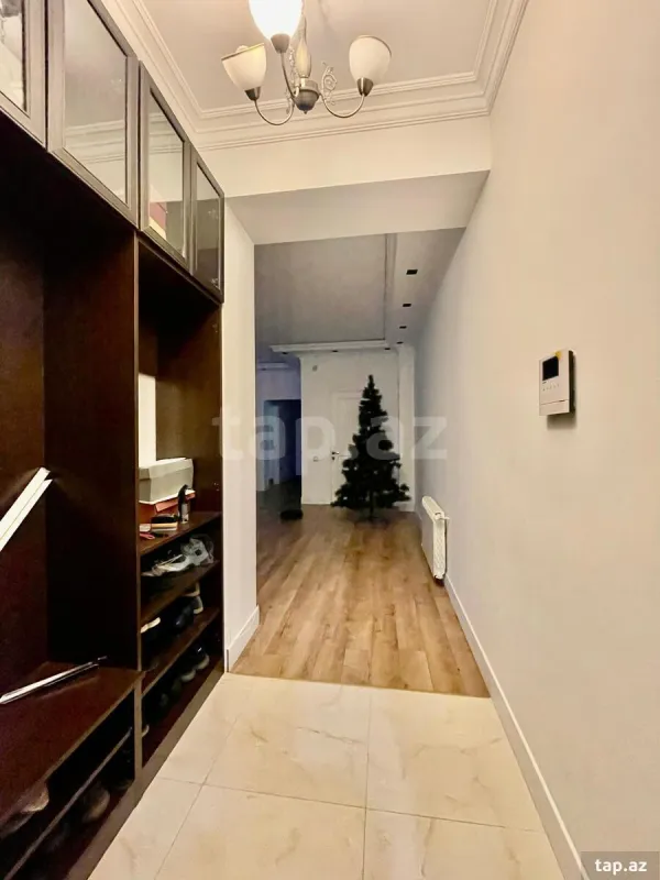 Kirayə verilir 3 otaqlı yeni tikili 140 m²