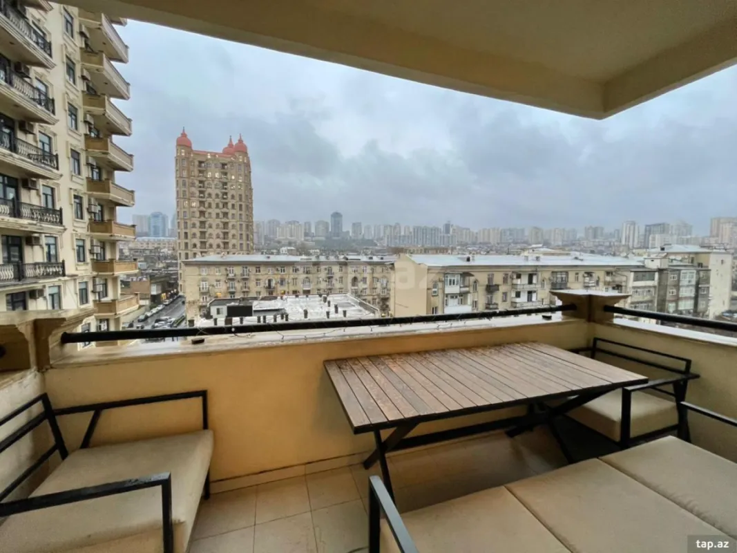 Kirayə verilir 3 otaqlı yeni tikili 140 m²