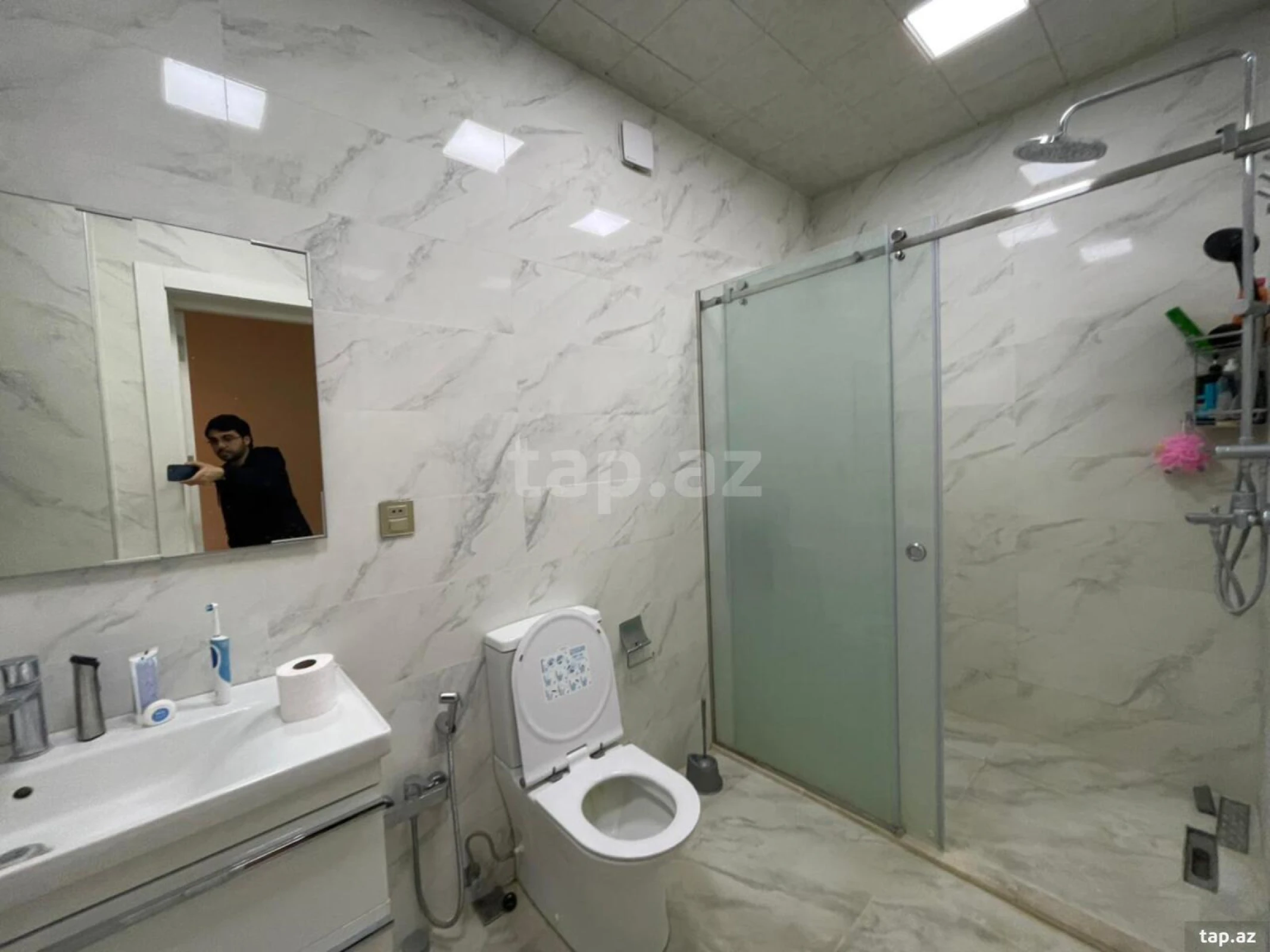 Kirayə verilir 3 otaqlı yeni tikili 140 m²