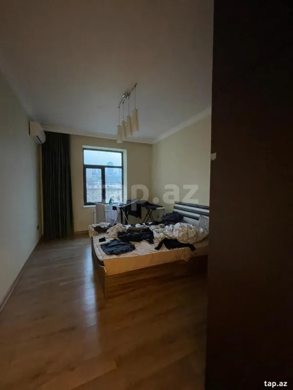 Kirayə verilir 3 otaqlı yeni tikili 140 m²