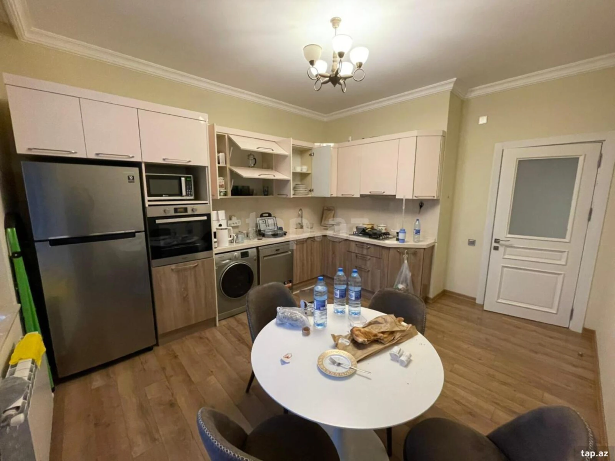 Kirayə verilir 3 otaqlı yeni tikili 140 m²