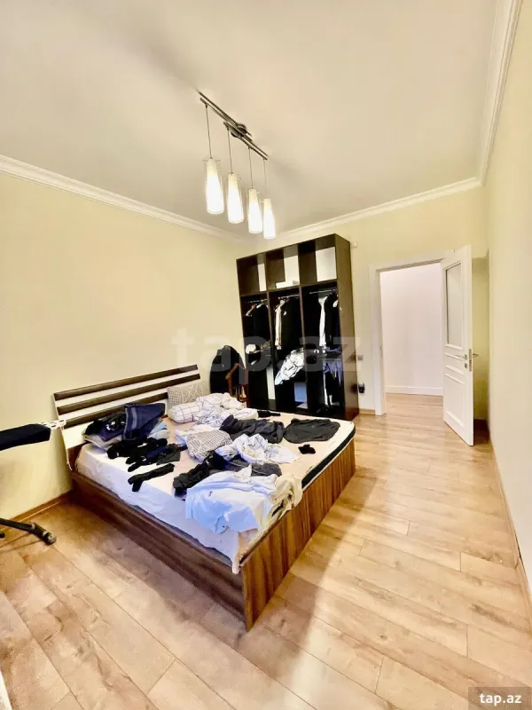 Kirayə verilir 3 otaqlı yeni tikili 140 m²